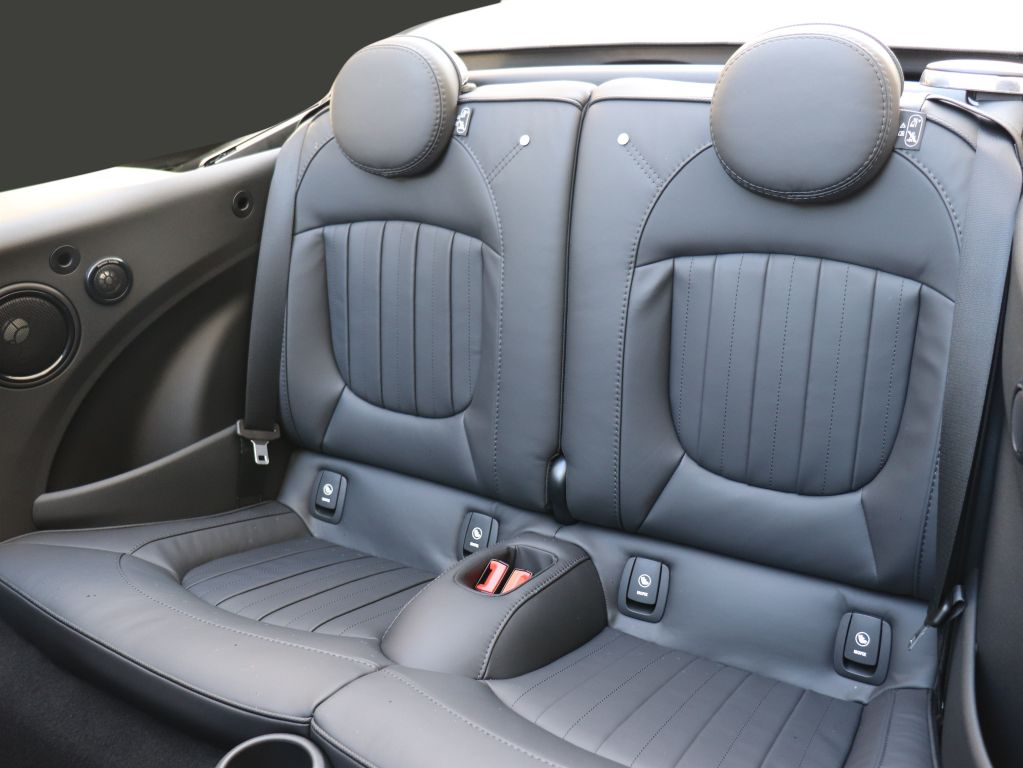 MINI Cooper Cabrio 2024