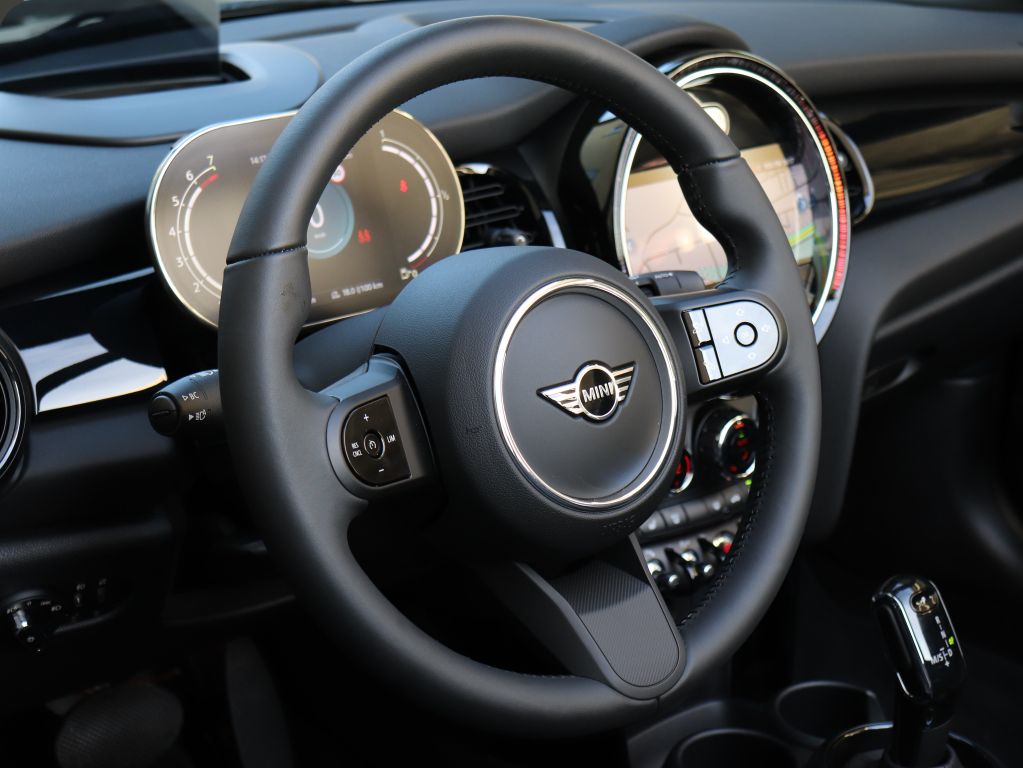 MINI Cooper Cabrio 2024