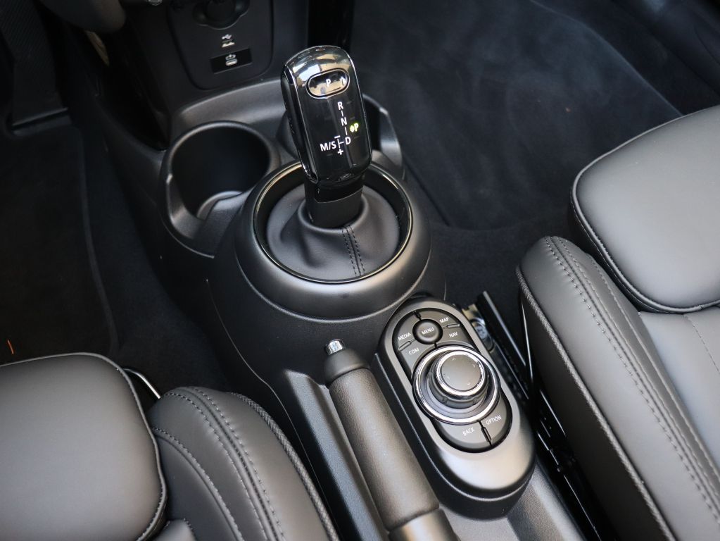 MINI Cooper Cabrio 2024