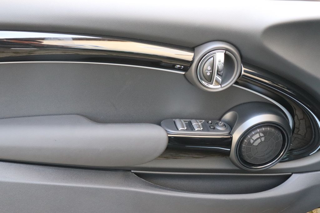 MINI Cooper Cabrio 2024