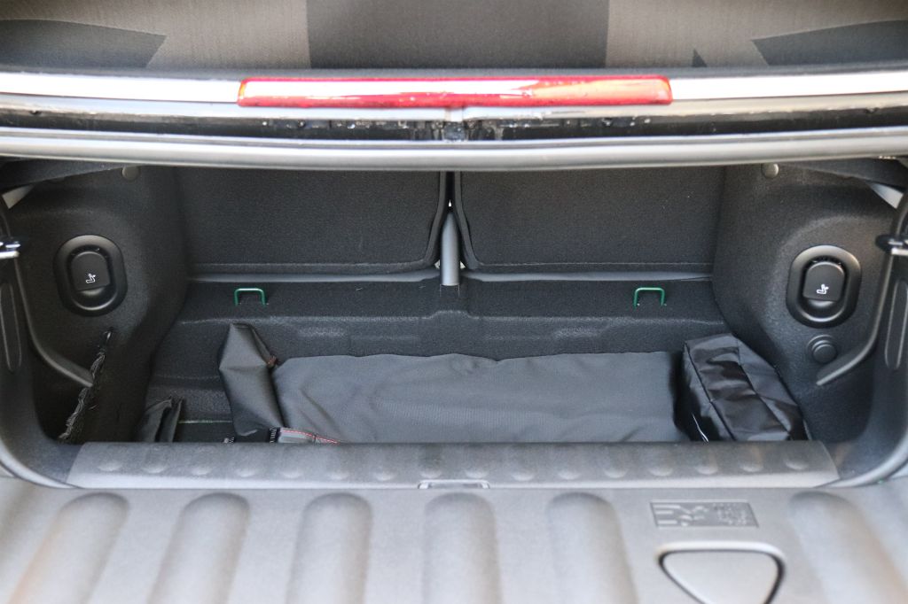 MINI Cooper Cabrio 2024