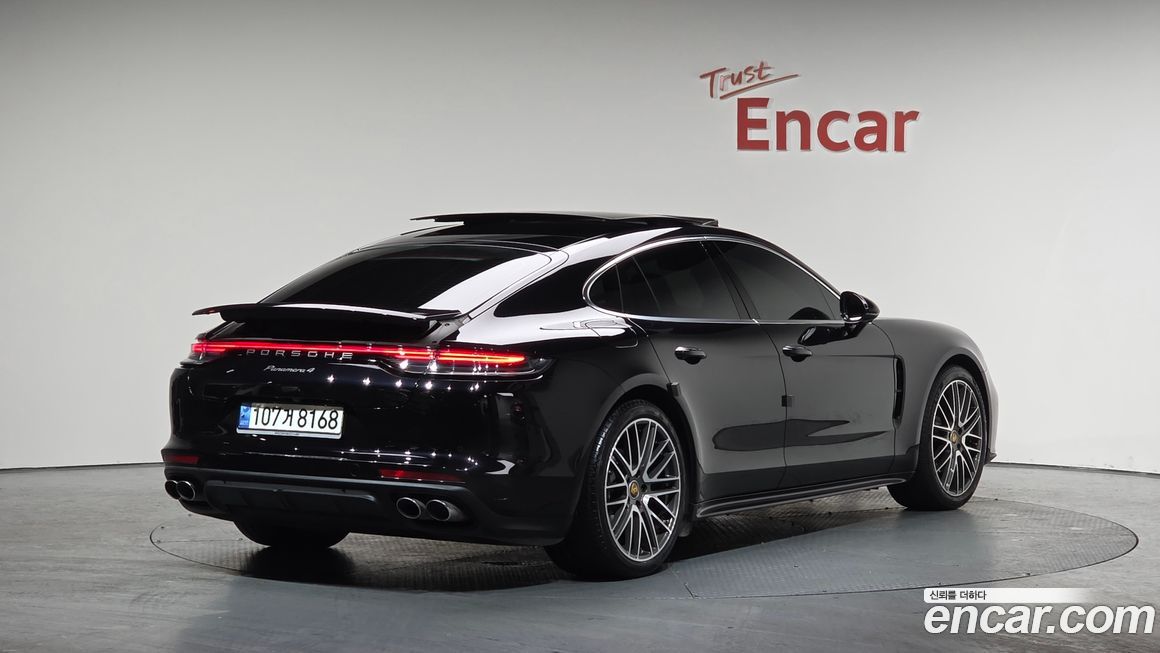 Porsche Panamera 2023