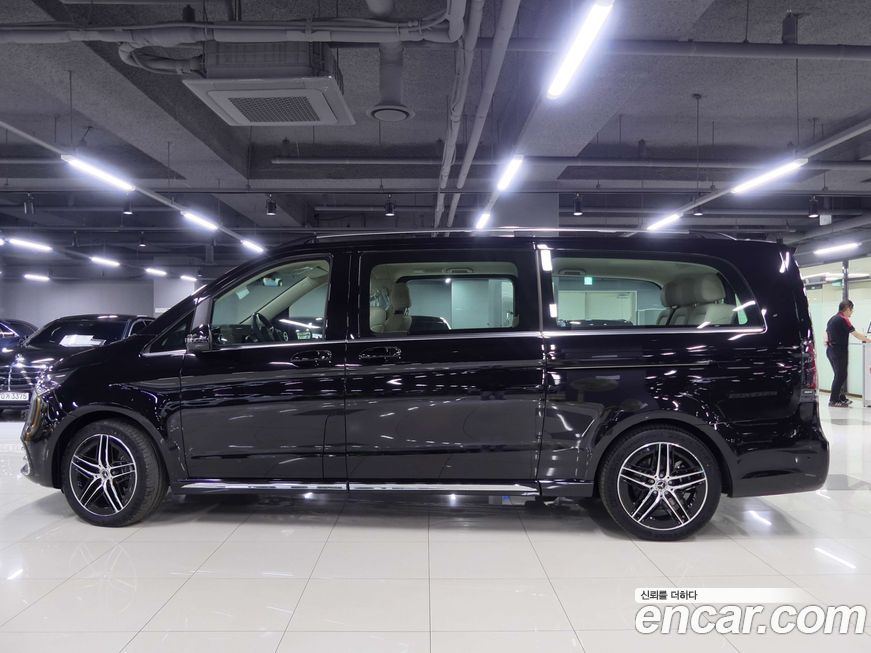 Mercedes-Benz V-Class 2025