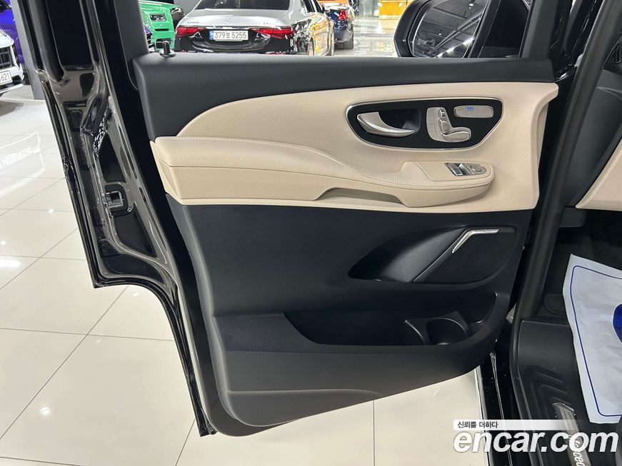 Mercedes-Benz V-Class 2025