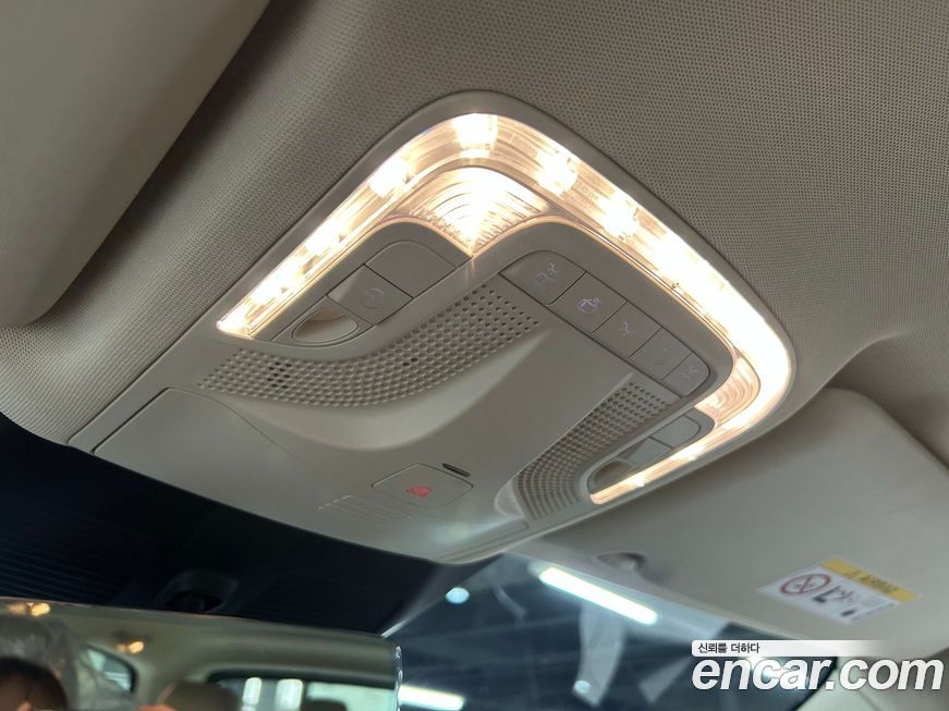 Mercedes-Benz V-Class 2025