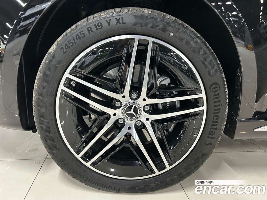 Mercedes-Benz V-Class 2025