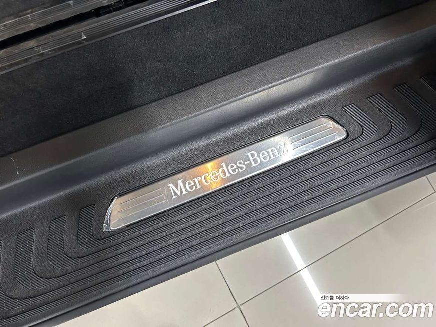 Mercedes-Benz V-Class 2025