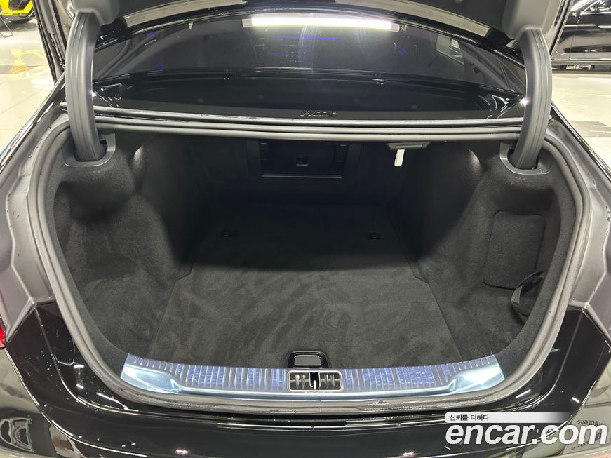 Mercedes-Benz S-Class 2024