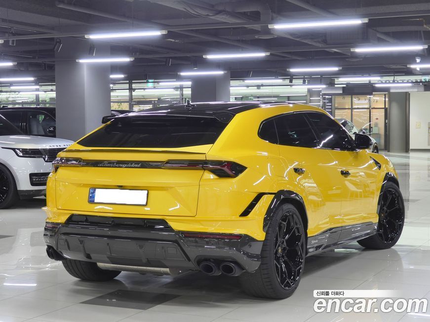 Lamborghini Urus 2024
