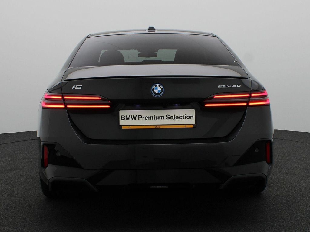 BMW i5 2025