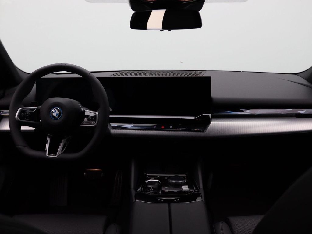 BMW i5 2025