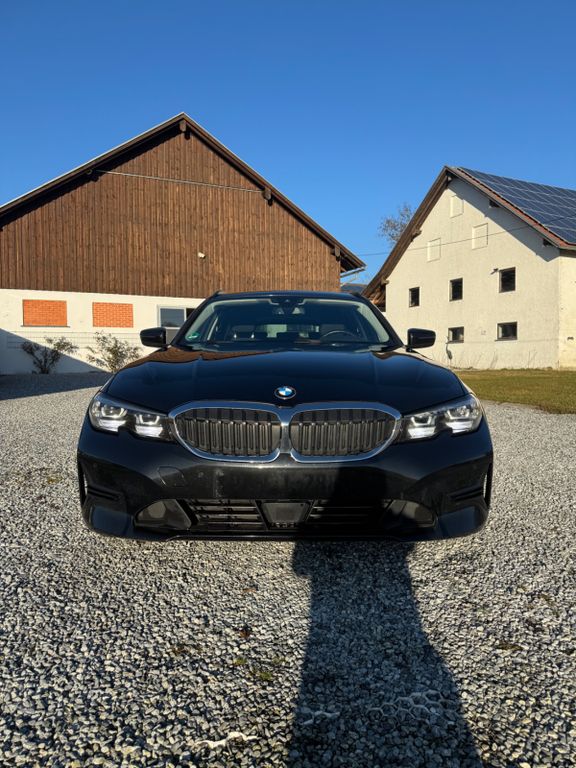BMW 318 2022