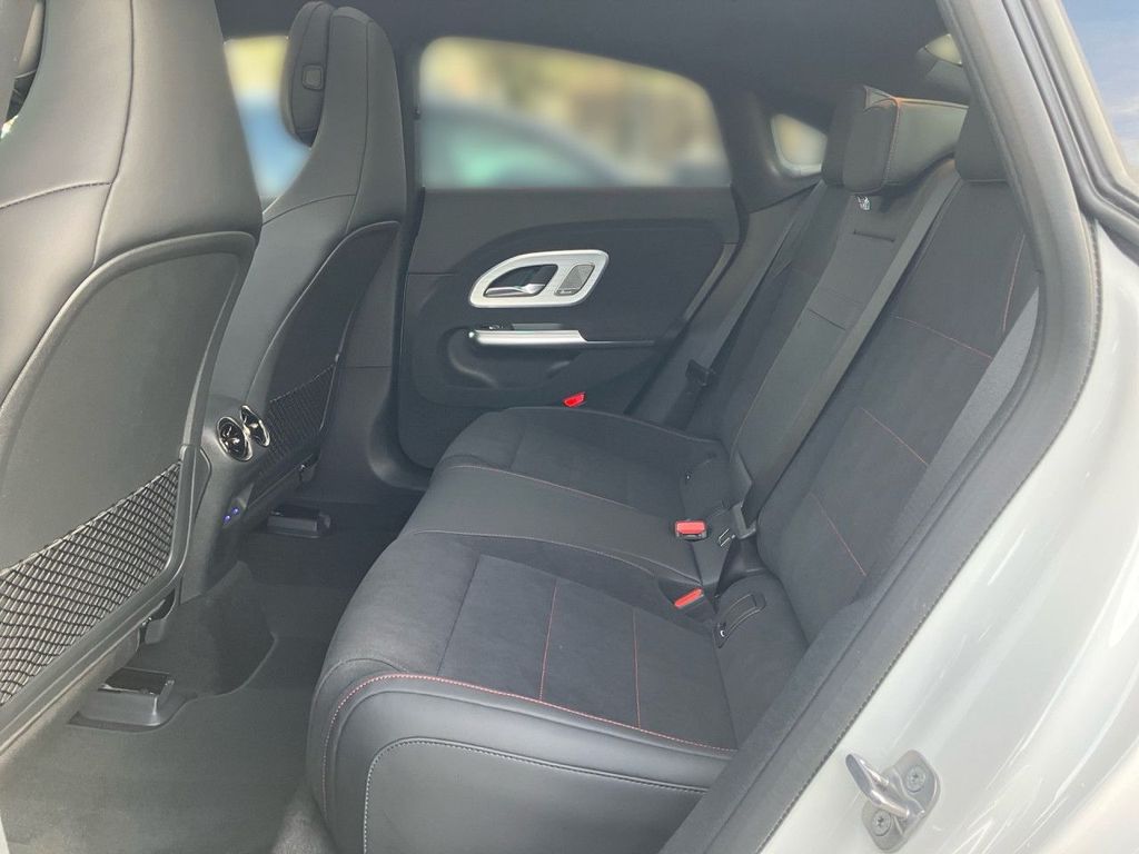 Mercedes-Benz CLA 350 2025