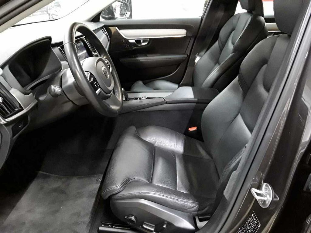 Volvo V90 2022