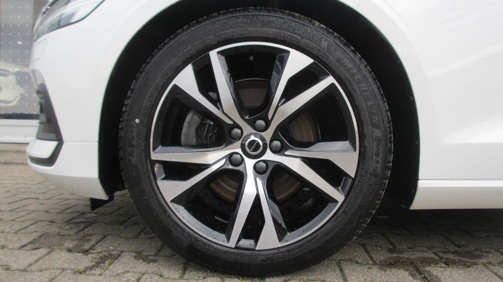 Volvo V60 2024