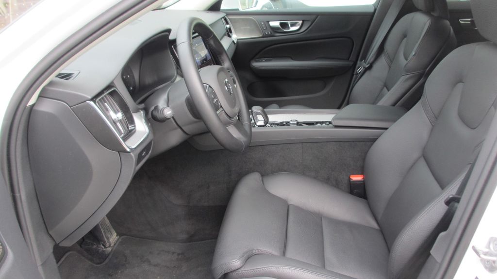 Volvo V60 2024