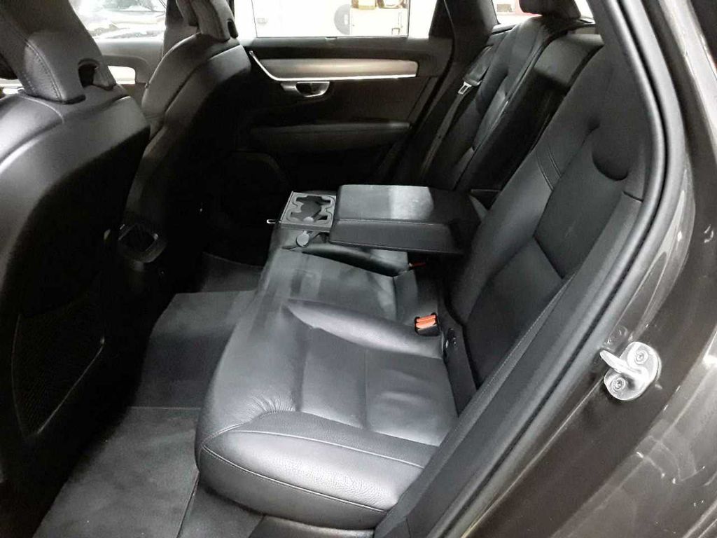Volvo V90 2022