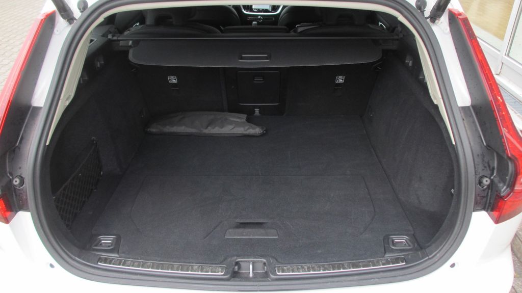 Volvo V60 2024