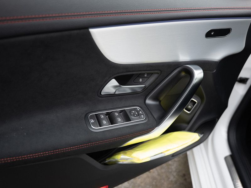 Mercedes-Benz CLA 200 2025