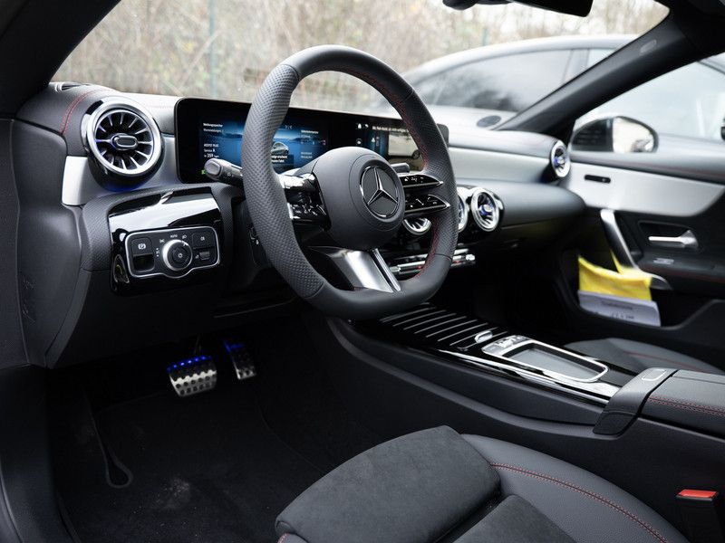 Mercedes-Benz CLA 200 2025
