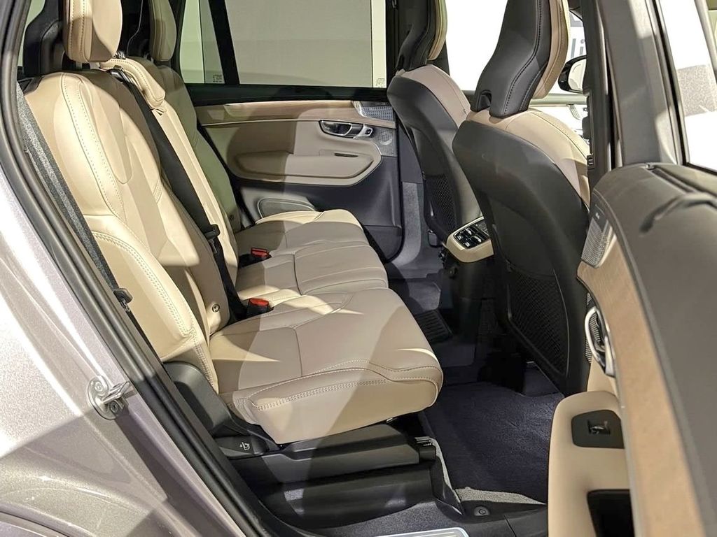 Volvo XC90 2025