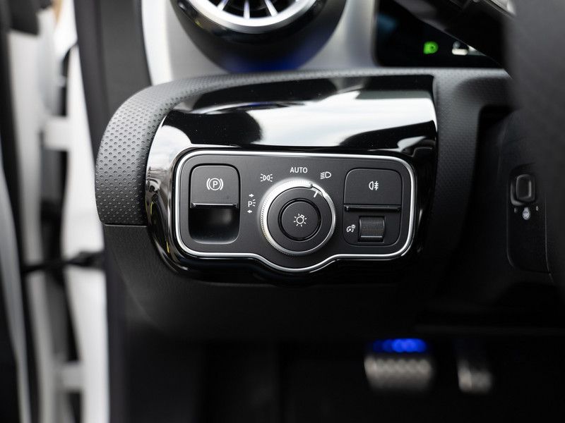 Mercedes-Benz CLA 200 2025