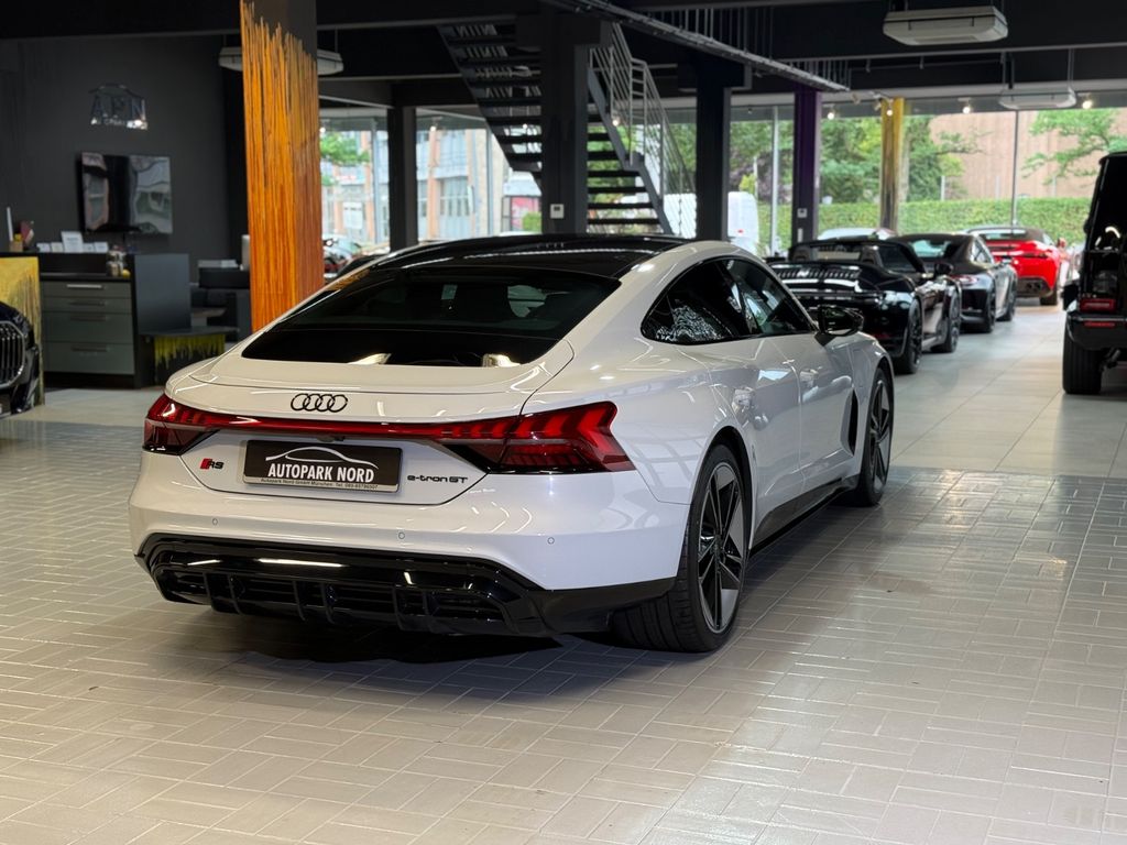 Audi RS e-tron GT 2024