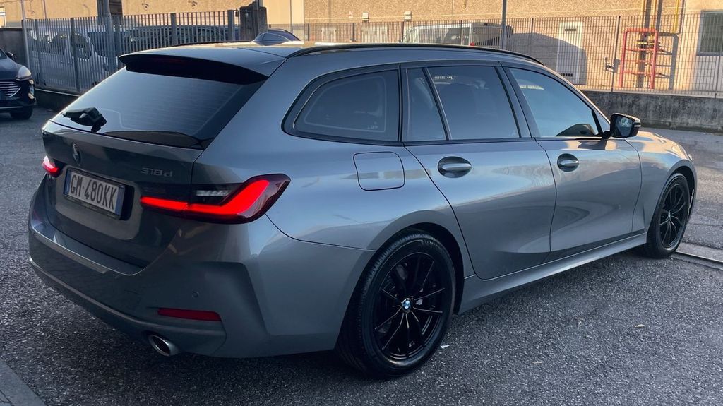 BMW 318 2022