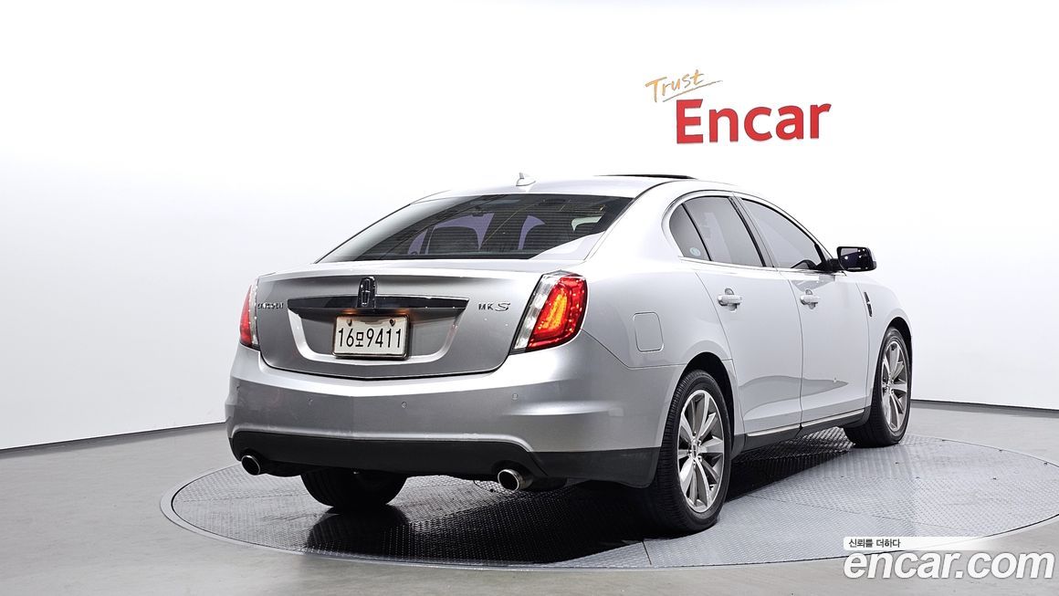 Lincoln MKS 2011