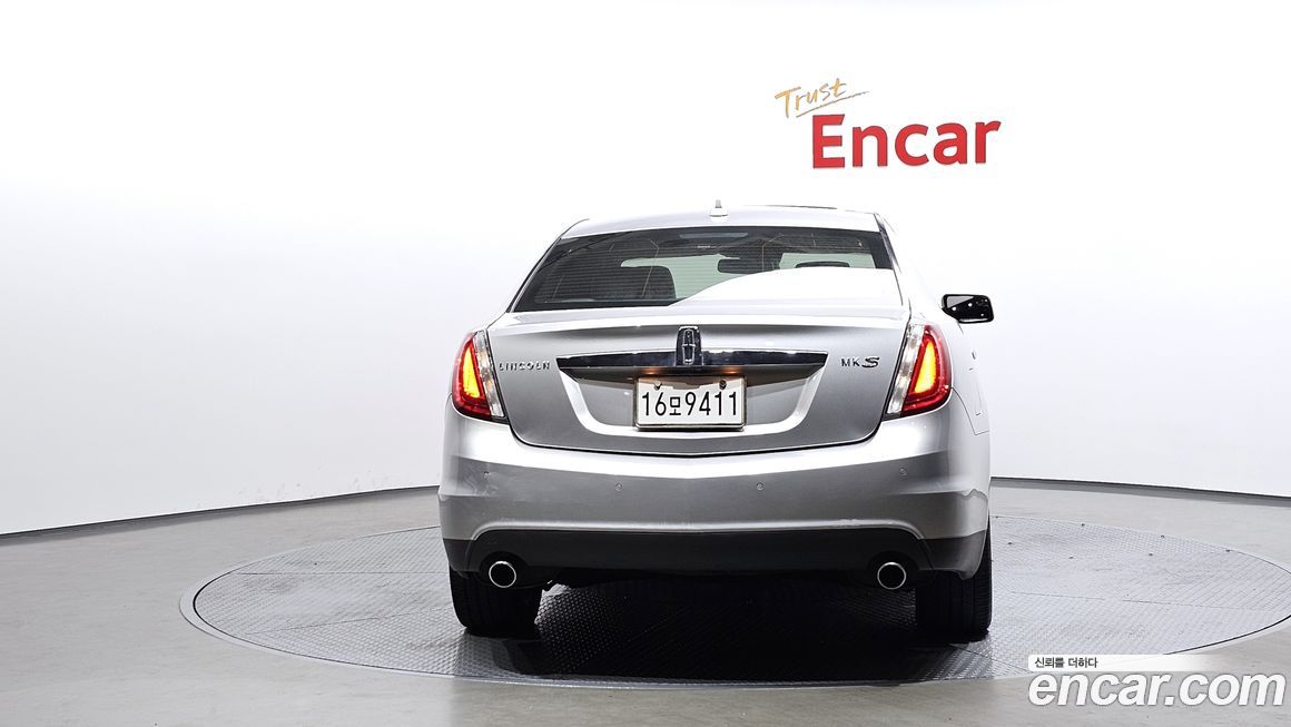 Lincoln MKS 2011