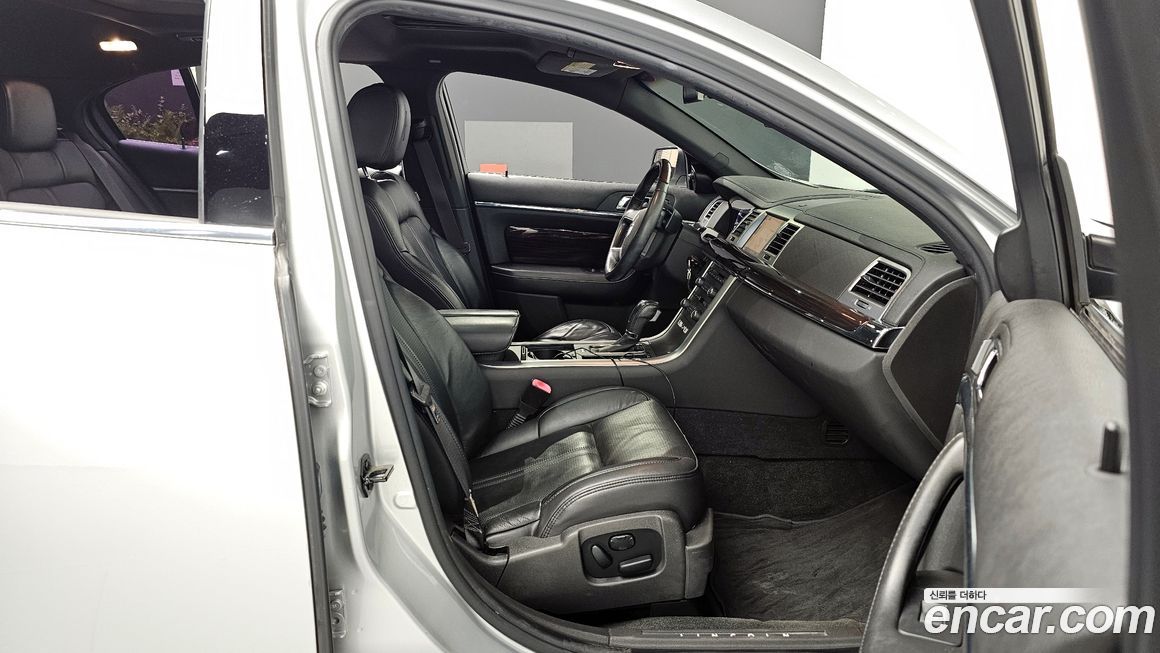 Lincoln MKS 2011