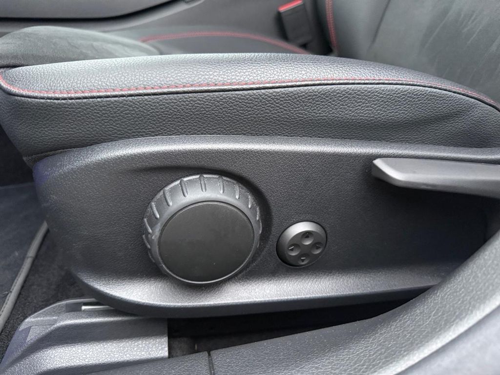 Mercedes-Benz CLA 200 2025