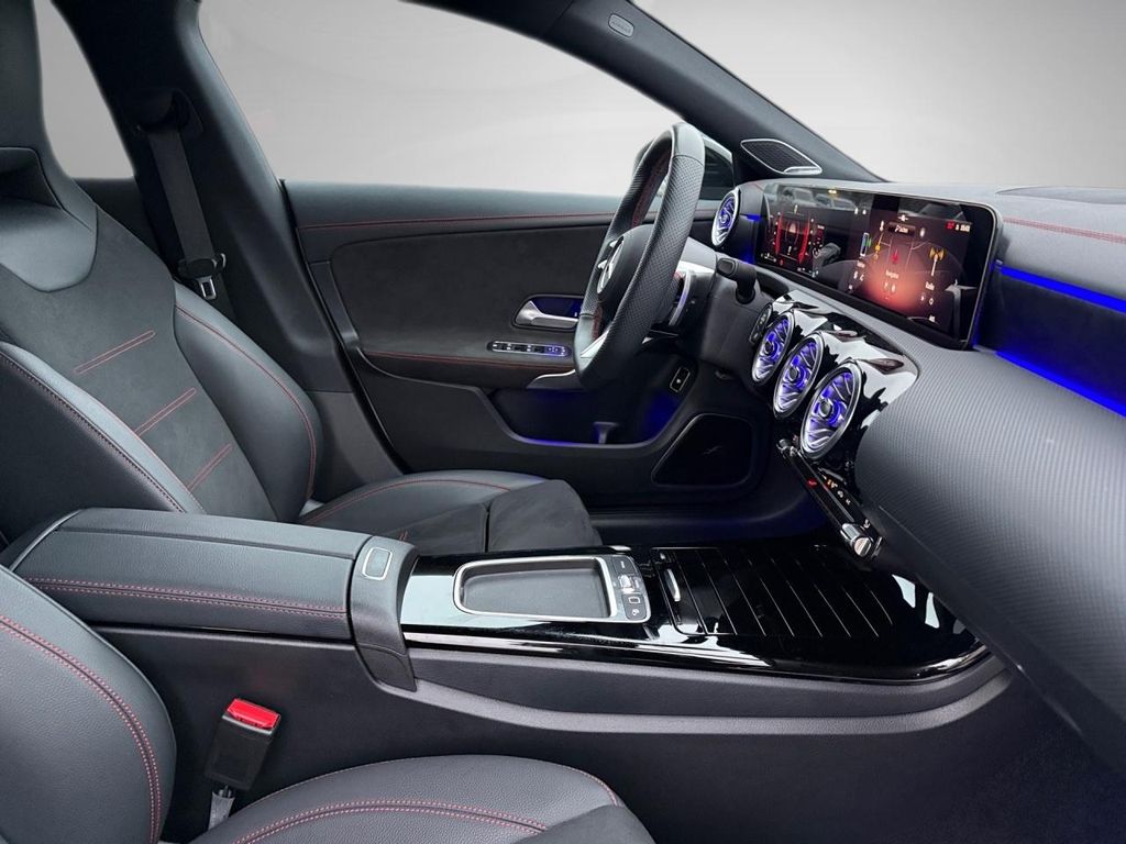 Mercedes-Benz CLA 200 2025