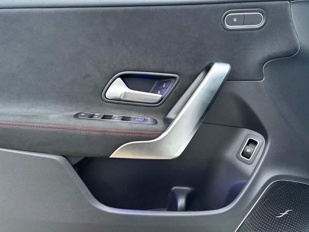 Mercedes-Benz CLA 200 2025