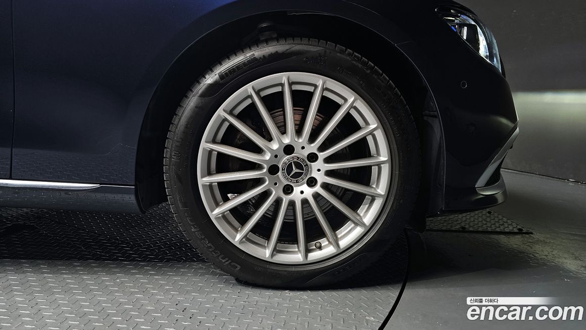 Mercedes-Benz E-Class 2022