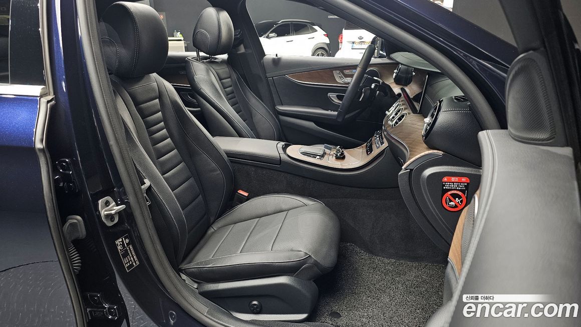 Mercedes-Benz E-Class 2022