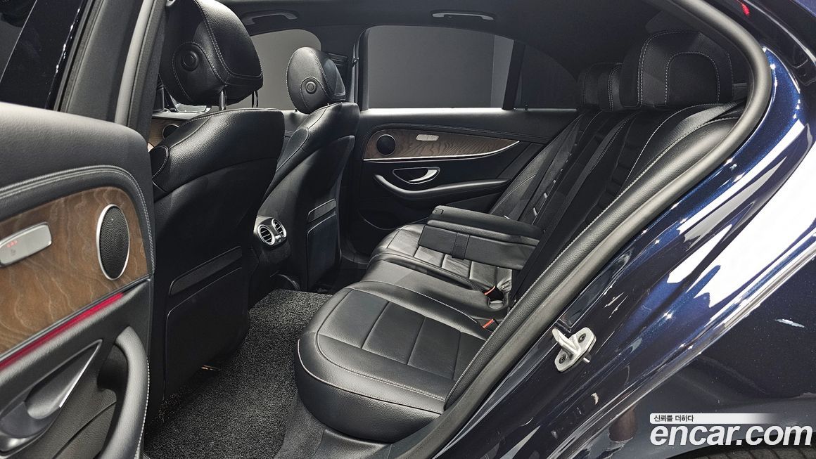 Mercedes-Benz E-Class 2022