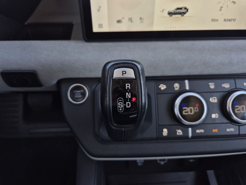 Land Rover Defender 2021