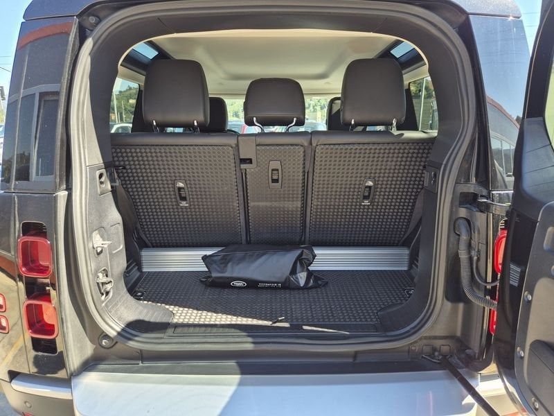 Land Rover Defender 2021