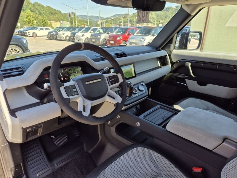 Land Rover Defender 2021