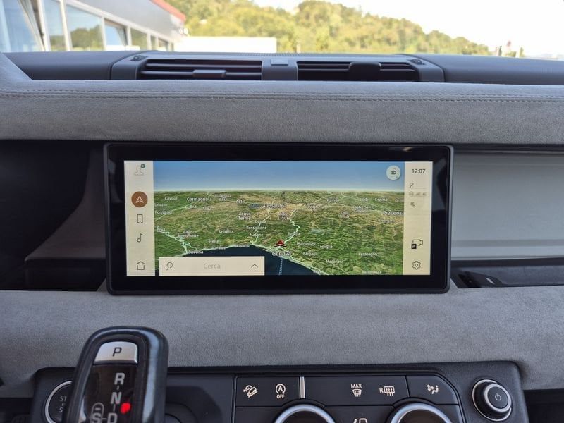 Land Rover Defender 2021