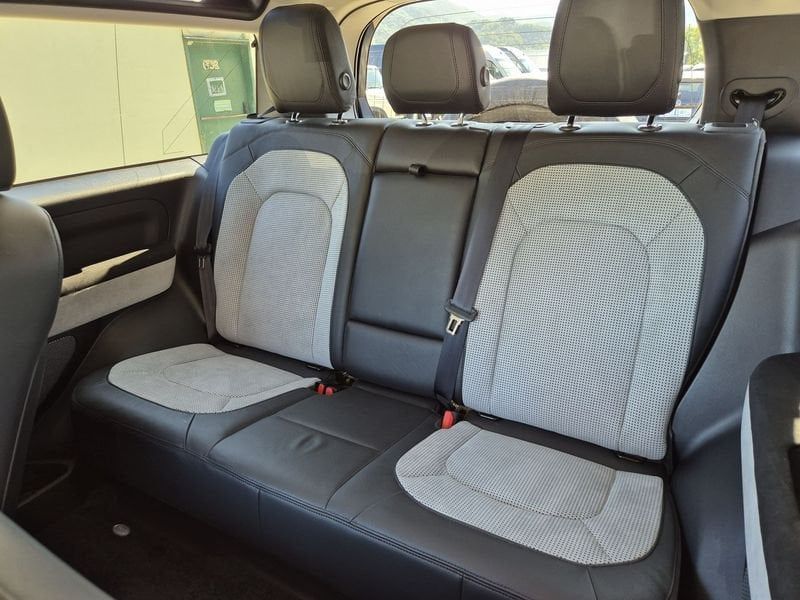 Land Rover Defender 2021