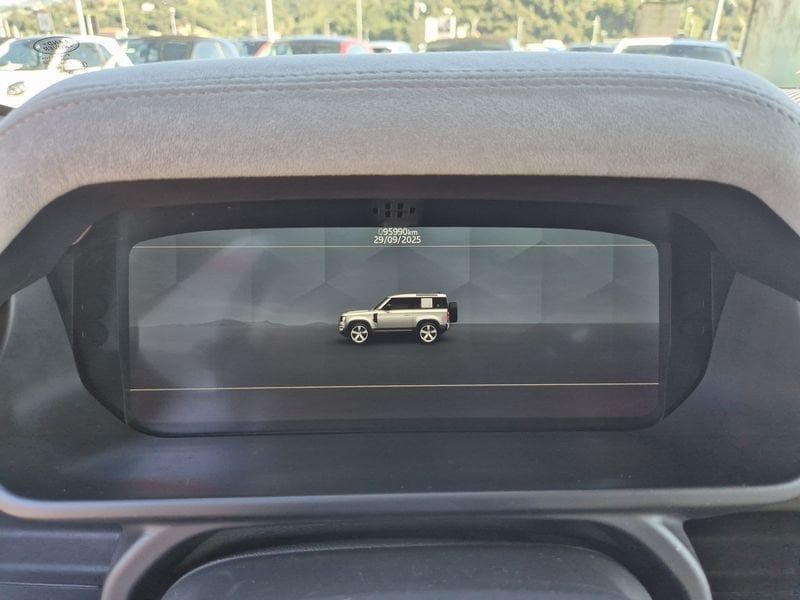 Land Rover Defender 2021