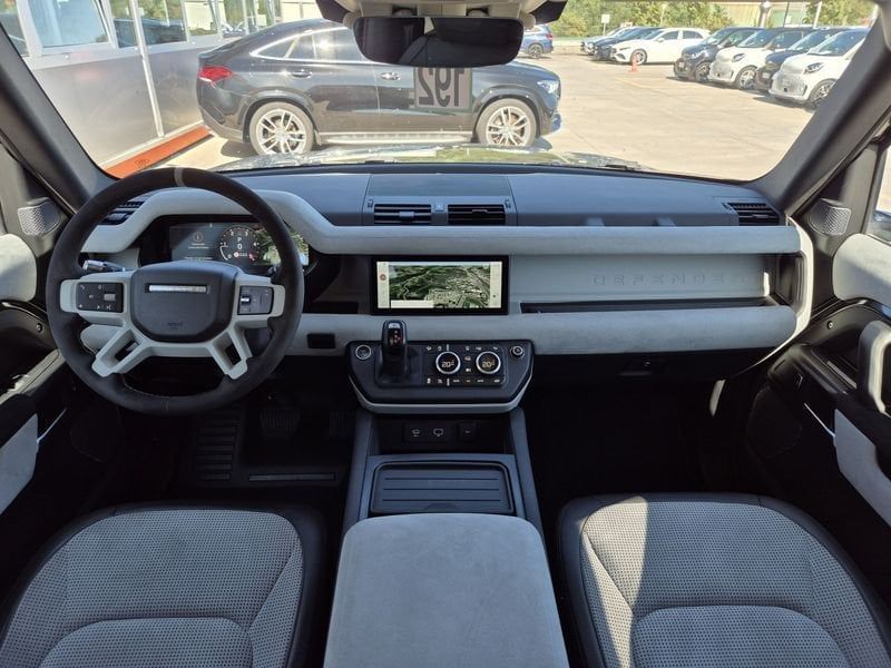 Land Rover Defender 2021