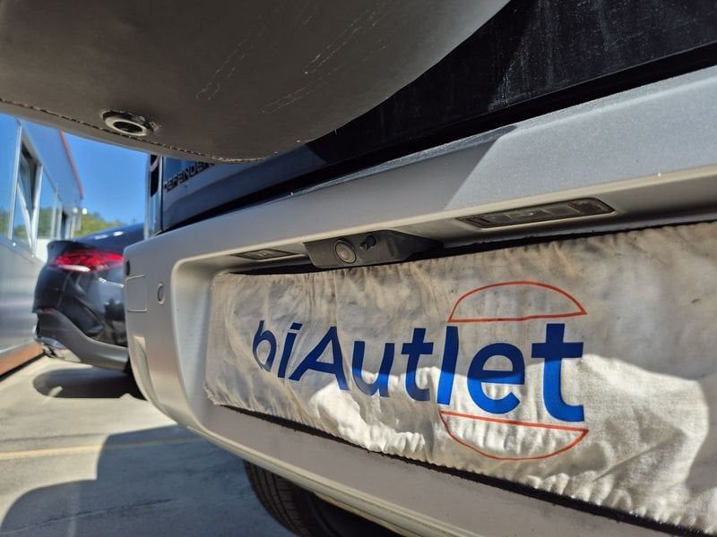 Land Rover Defender 2021