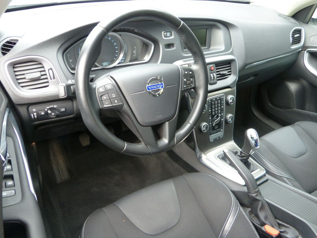 Volvo V40 2014