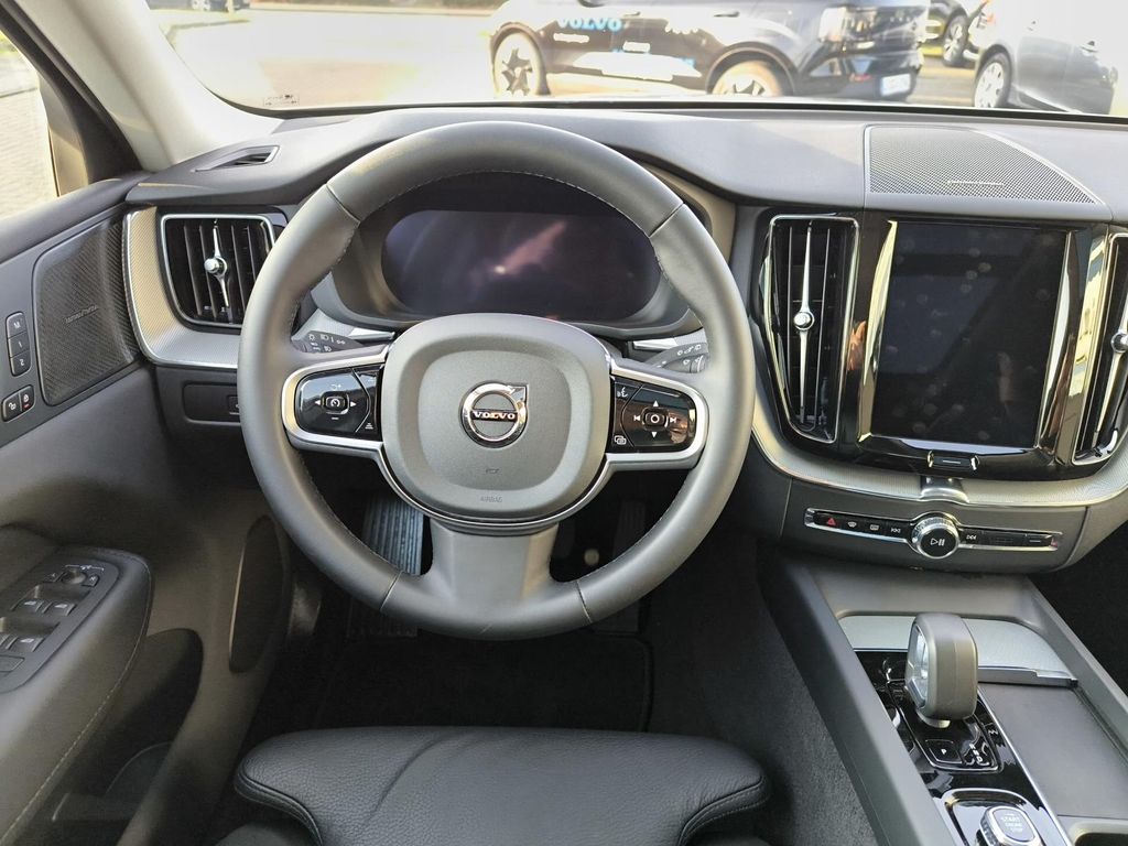 Volvo XC60 2025