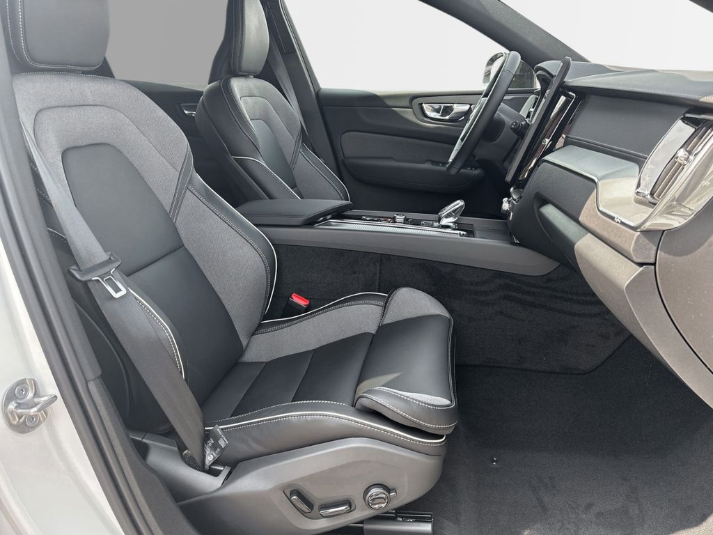 Volvo XC60 2025