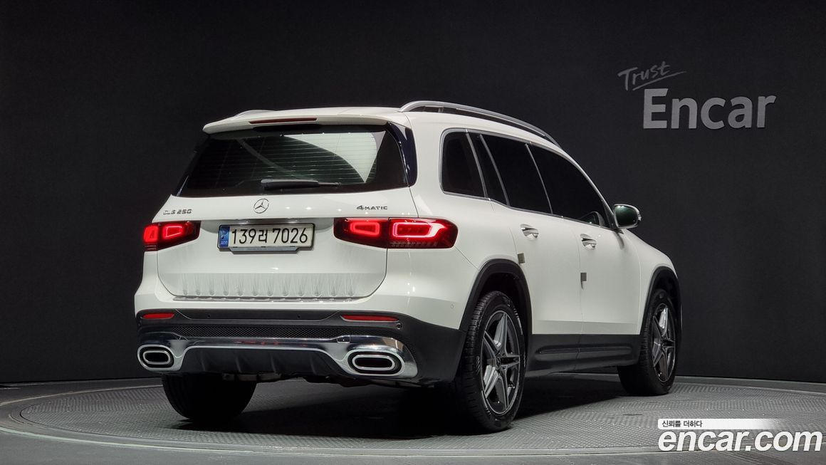 Mercedes-Benz GLB-Class 2021