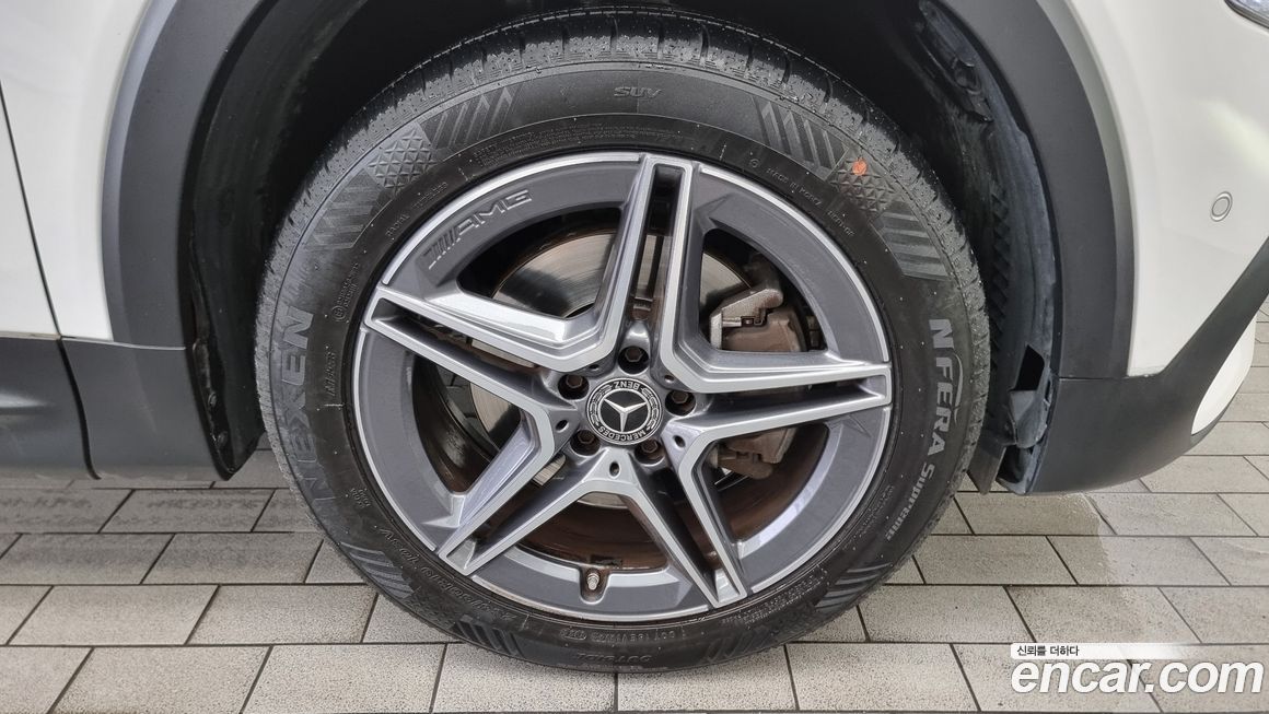 Mercedes-Benz GLB-Class 2021